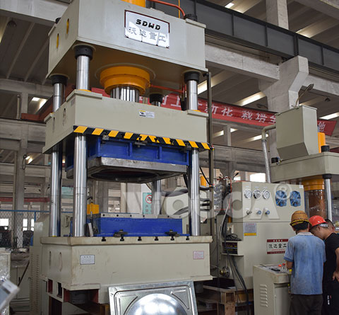 不鏽鋼水(shuǐ)箱拉伸機(jī)