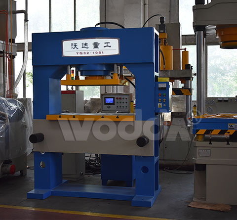 200噸龍(long)門液壓機(jī)-框架式龍(long)門液壓機(jī)