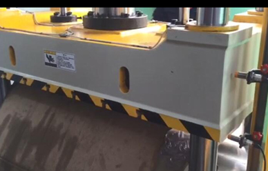 63T增(zeng)速線軸包裝塑(su)料盒子