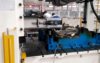 200T框(kuàng)架壓汽車内飾(shì)