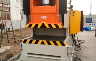 400T液(ye)壓沖床