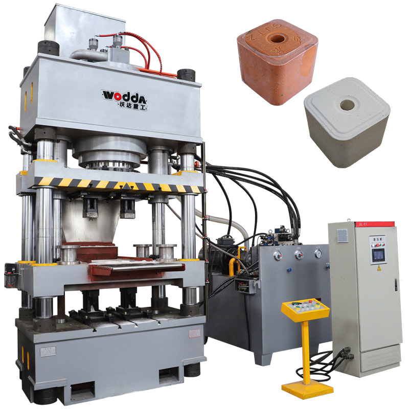 第四代牛羊舔(tiǎn)磚液壓機