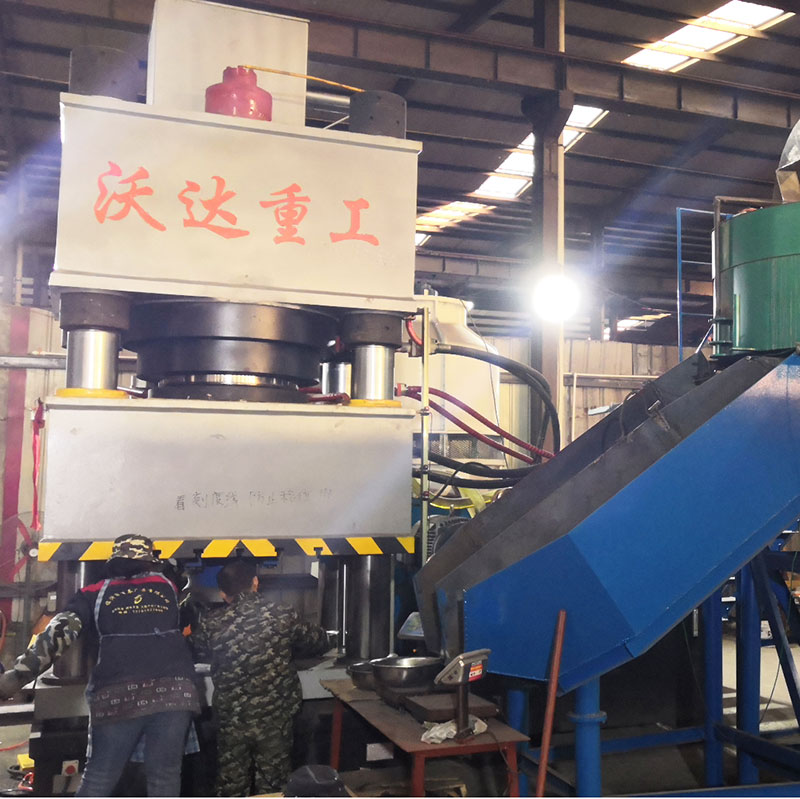 1250T高(gāo)鐵高壓電線墜(zhui)砣配重塊模壓(ya)液壓機