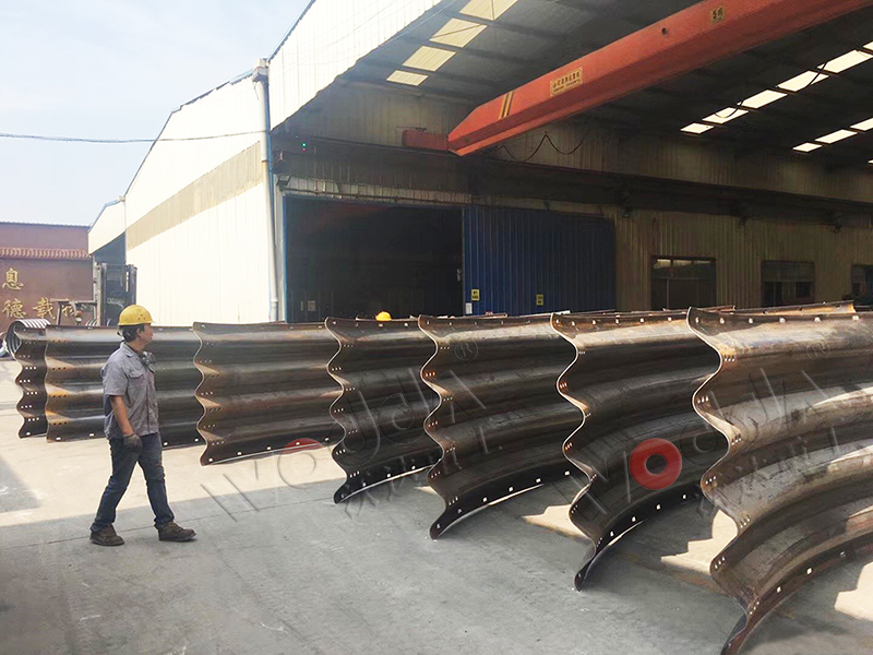 2000噸波紋闆液壓機 2000噸波紋闆液壓機