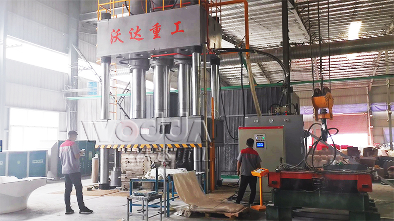 2000噸(dun)液壓機模壓SMC玻(bo)璃鋼風機