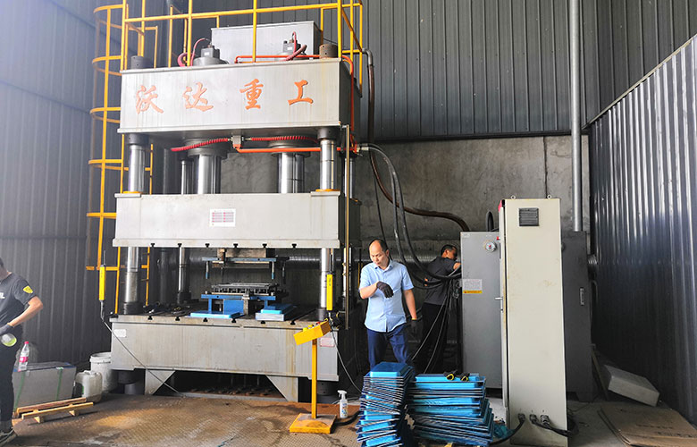 500噸(dūn)雙缸四柱(zhu)拉伸液壓(yā)機