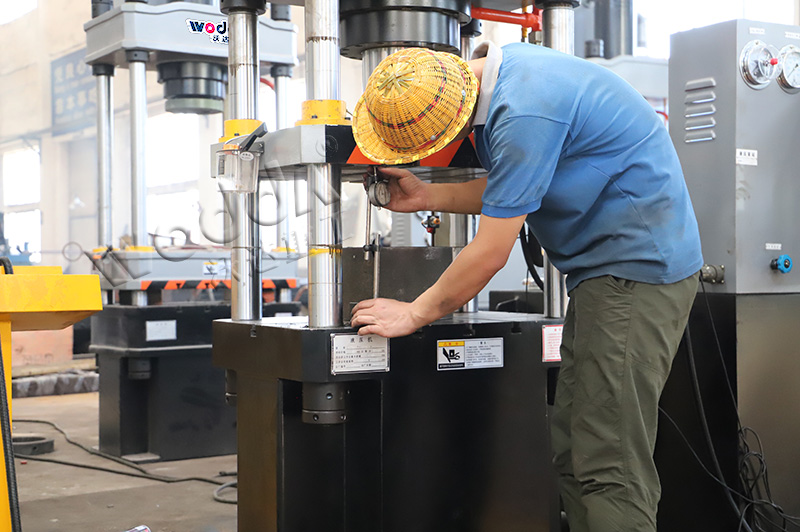 液壓機的精度 工作台平行度檢測