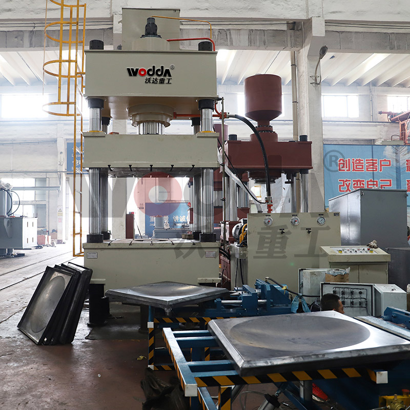 500噸不鏽鋼水箱闆液壓機