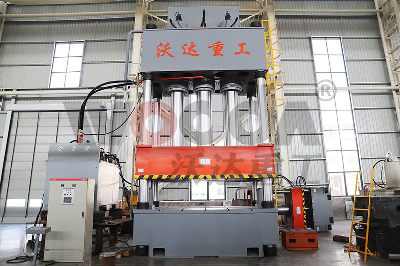 1500噸三梁四柱液壓機 1500噸三梁四柱液壓機