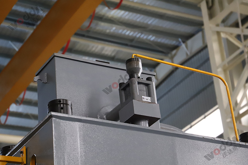 四柱液壓機如何選擇合适的液壓油？有哪些型号？