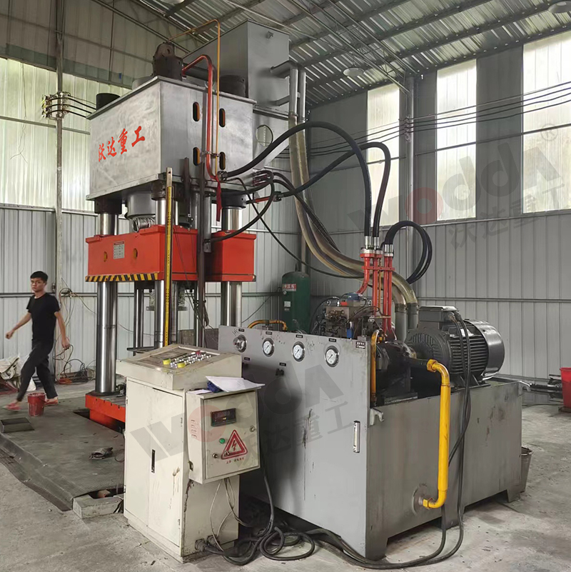 石墨坩埚自動化生産線_2000噸坩埚液壓機_200噸液壓機廠家