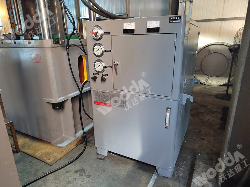 200噸石墨粉末成型液壓機 200噸石墨粉末成型液壓機