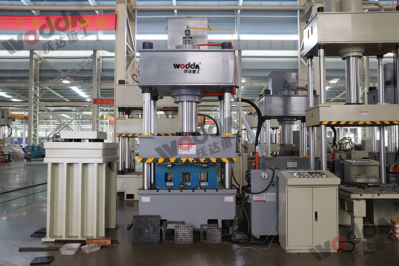 315噸樹脂井蓋成型液壓機 315噸樹脂井蓋成型液壓機