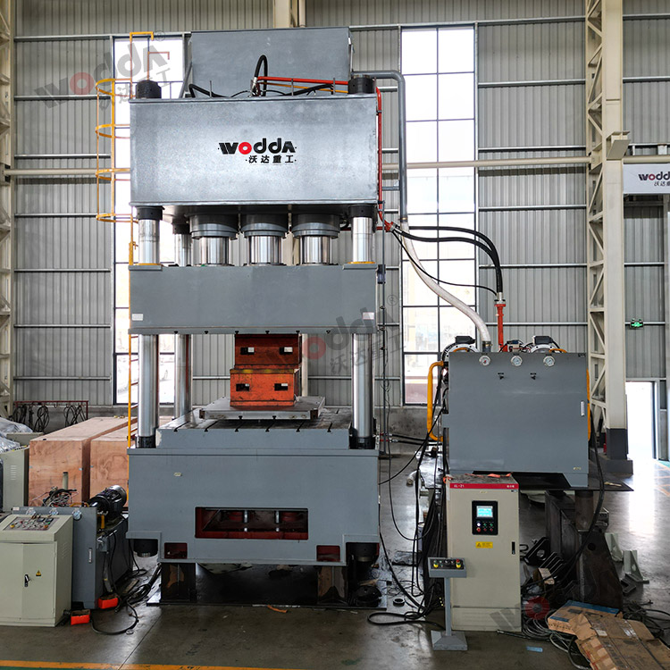 1500噸三梁四柱液壓機(圖1).jpg 1500噸三梁四柱液壓機(圖1).jpg