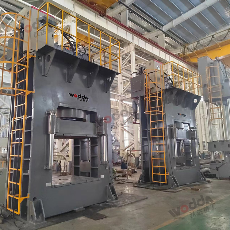 1800噸框架式液壓機(兩台) 1800噸框架式液壓機(兩台)