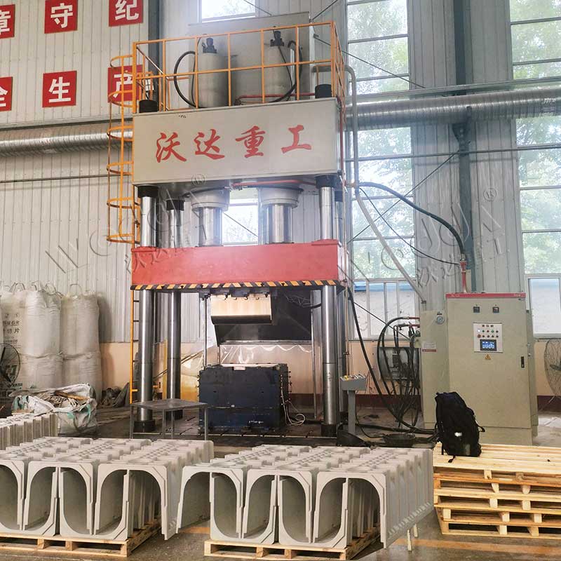 800噸U型排水溝成型液壓機 800噸U型排水溝成型液壓機