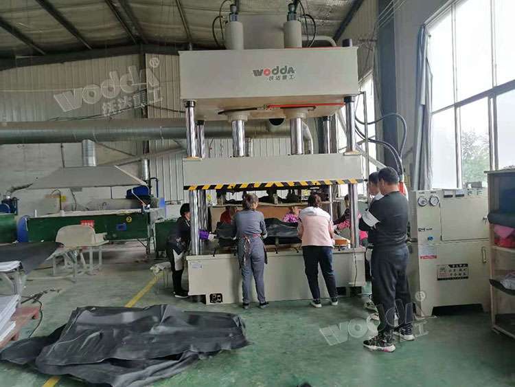 200噸汽車内飾件熱壓成型液壓機 200噸汽車内飾件熱壓成型液壓機