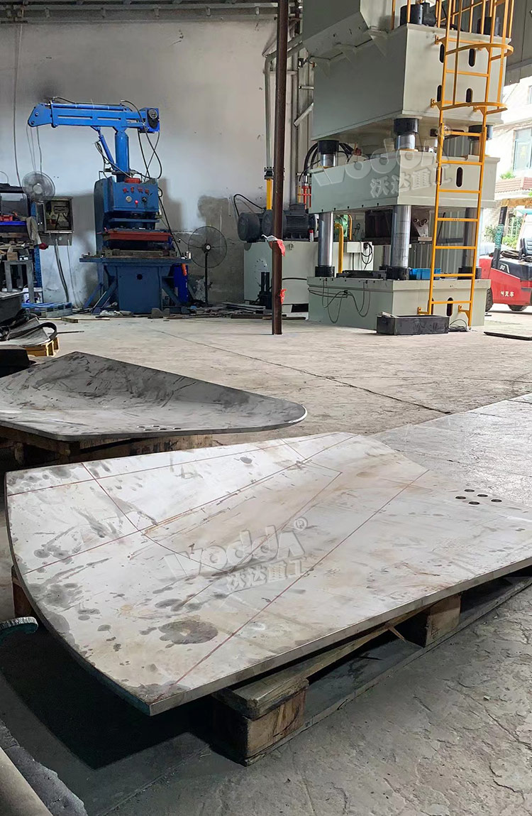 1000噸液壓機加工金屬攪拌器槳葉客戶現場 1000噸液壓機加工金屬攪拌器槳葉客戶現場