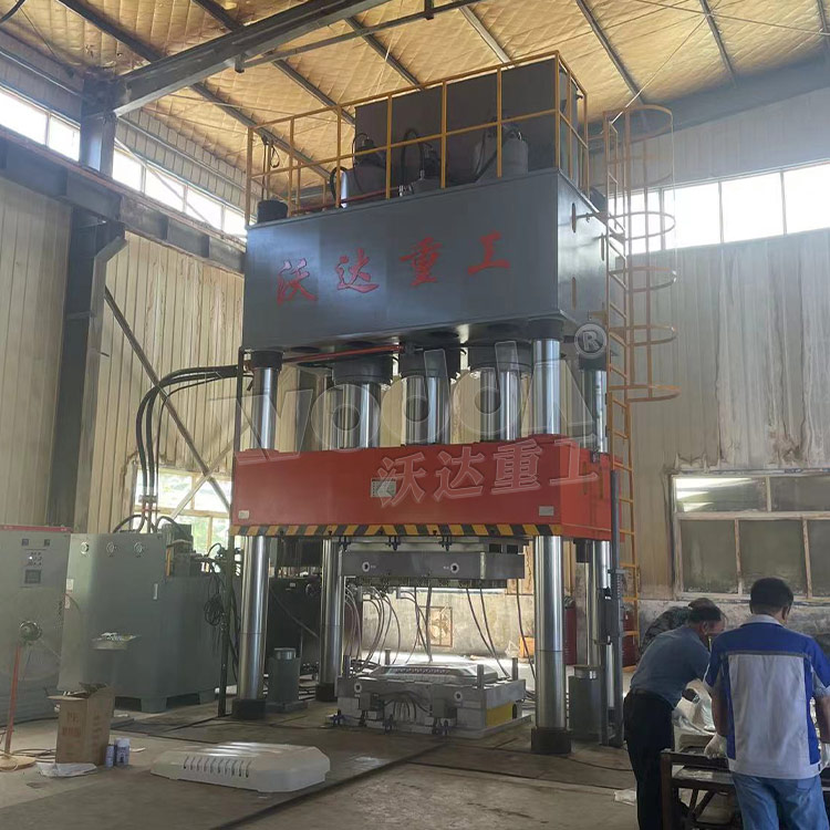 1500噸SMC汽車覆蓋件成型液壓機 1500噸SMC汽車覆蓋件成型液壓機