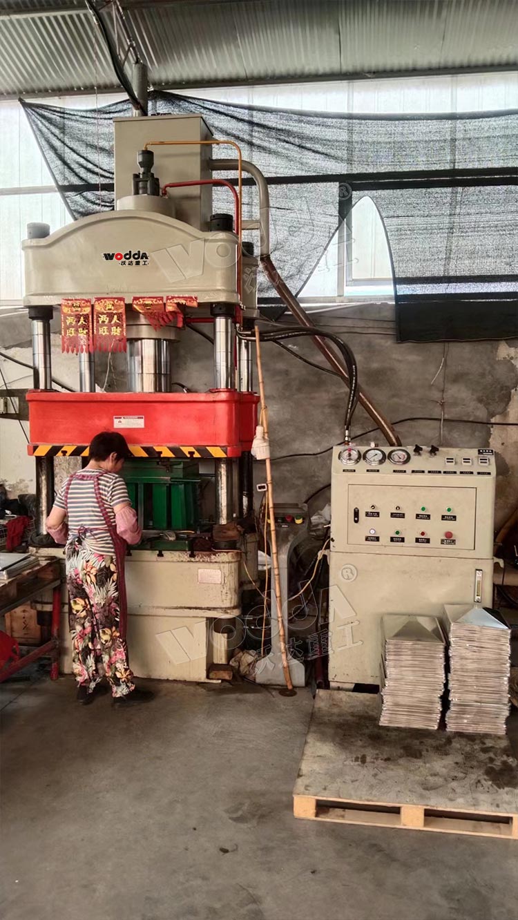 200噸四柱液壓機 200噸四柱液壓機