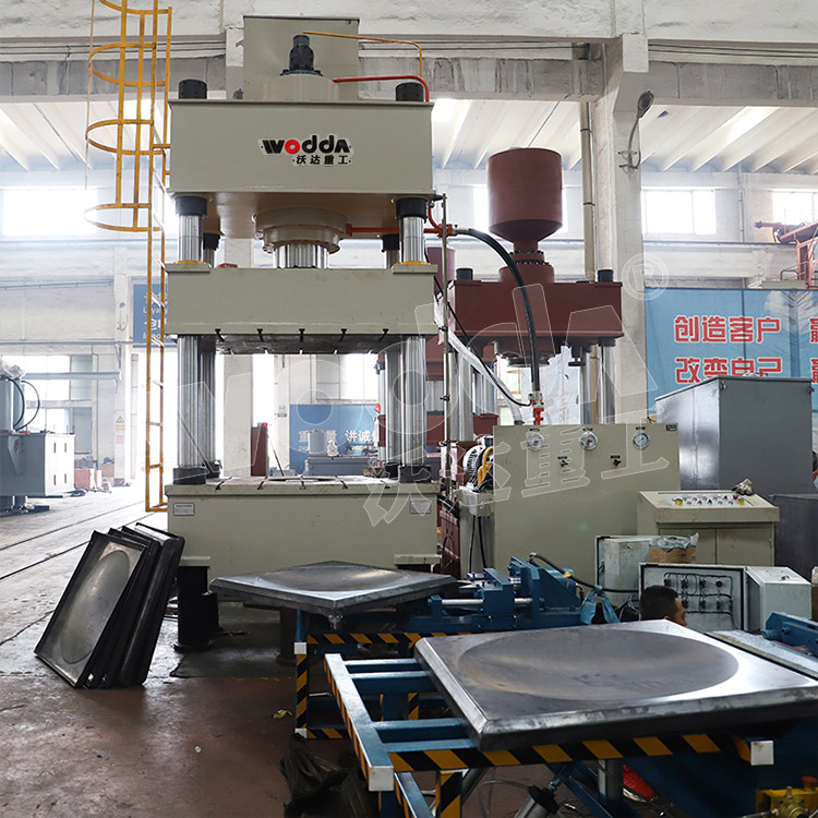 500噸不鏽鋼水箱闆液壓機 500噸不鏽鋼水箱闆液壓機