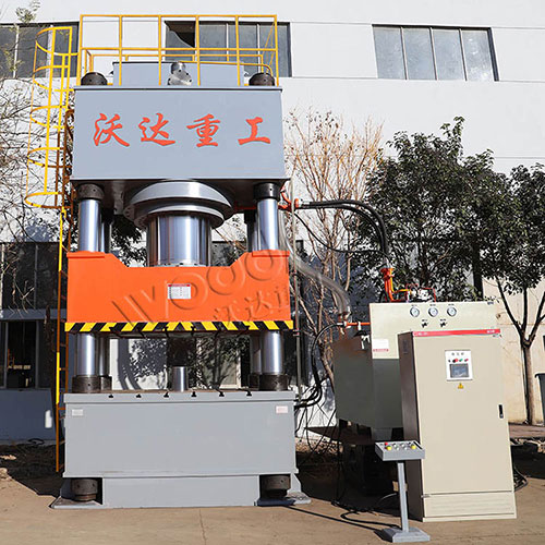 1000噸鎂碳(tàn)磚成型四柱(zhu)液壓機