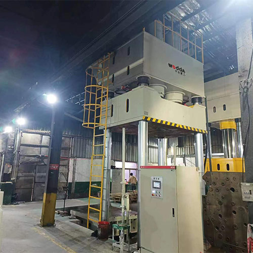 SMC華夫闆模(mó)壓成型液壓(ya)機_1500噸四柱液(yè)壓機