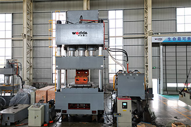 1500噸四柱(zhù)拉伸液(yè)壓機（液(ye)壓墊）