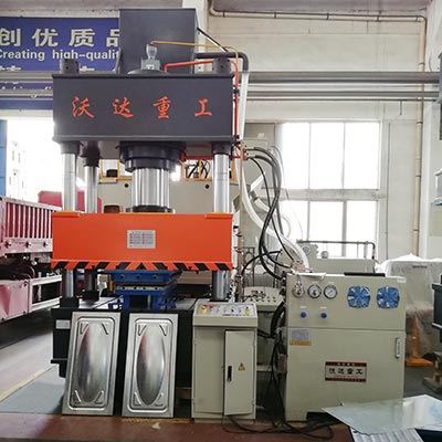 500噸不鏽鋼(gāng)水箱闆成(chéng)型液壓機(ji)_四柱液壓(yā)機廠家