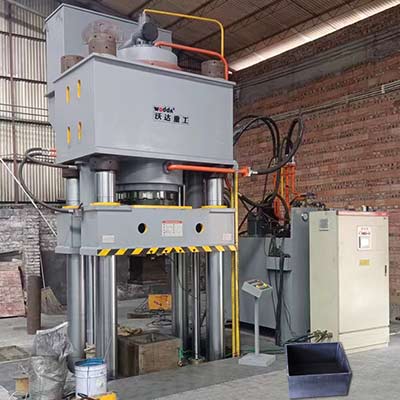 800噸石墨匣(xia)缽成型液(ye)壓機_匣缽(bō)坩埚生産(chan)設備